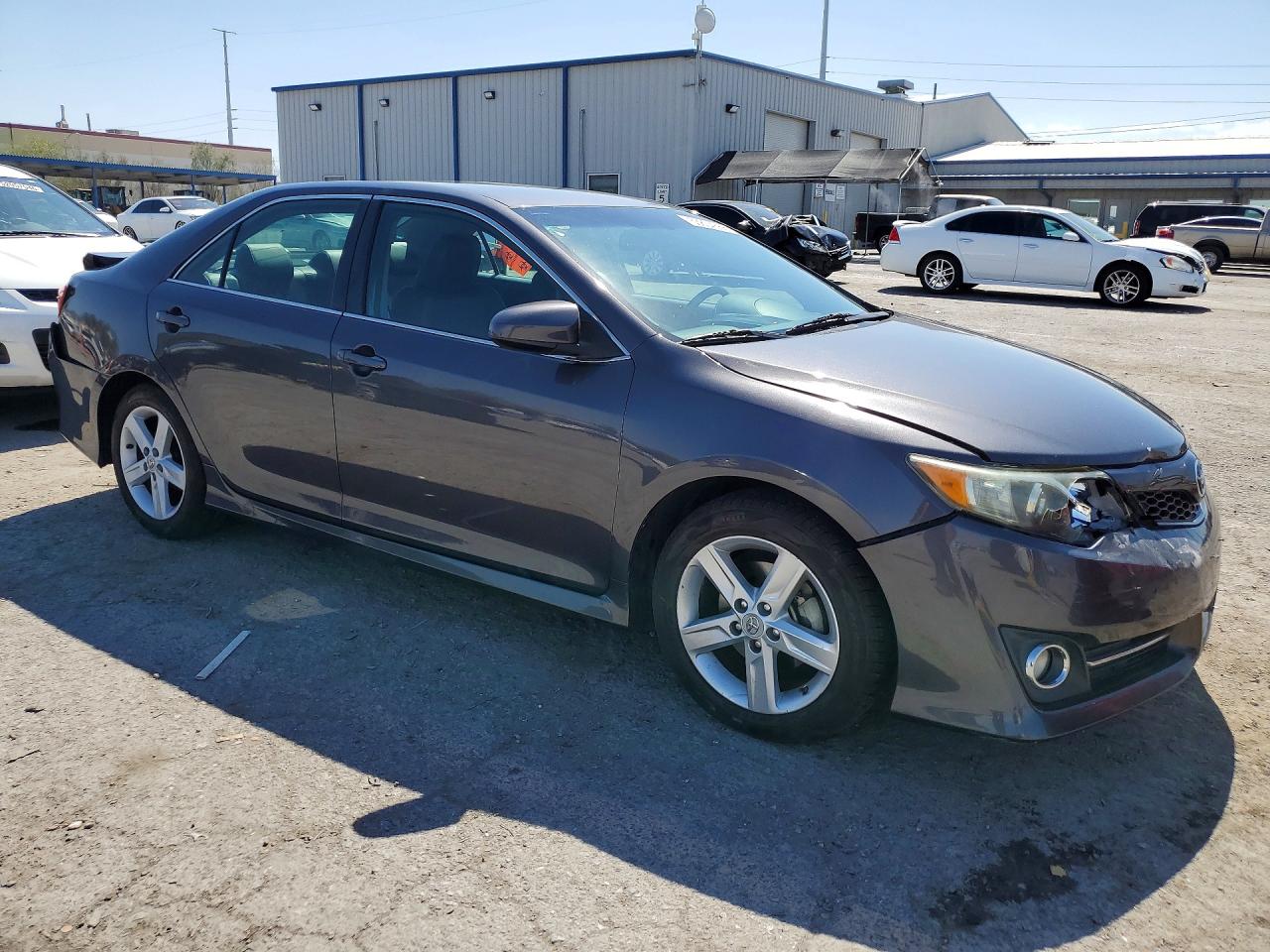 2012 TOYOTA CAMRY SE photo 10