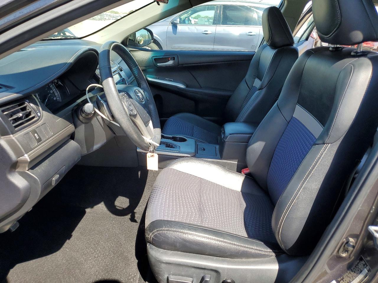 2012 TOYOTA CAMRY SE photo 19