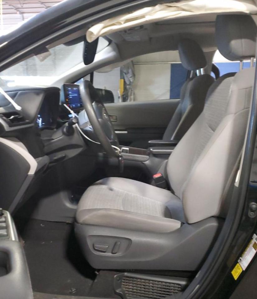 2021 TOYOTA SIENNA LE 8-PASSENGER photo 13