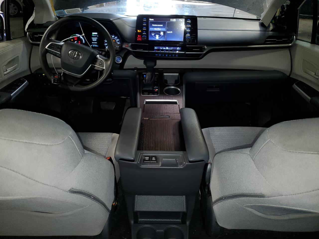 2021 TOYOTA SIENNA LE 8-PASSENGER photo 15