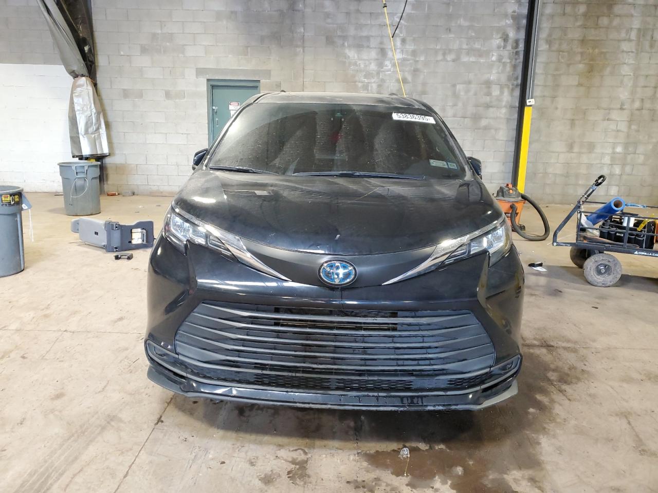 2021 TOYOTA SIENNA LE 8-PASSENGER photo 9