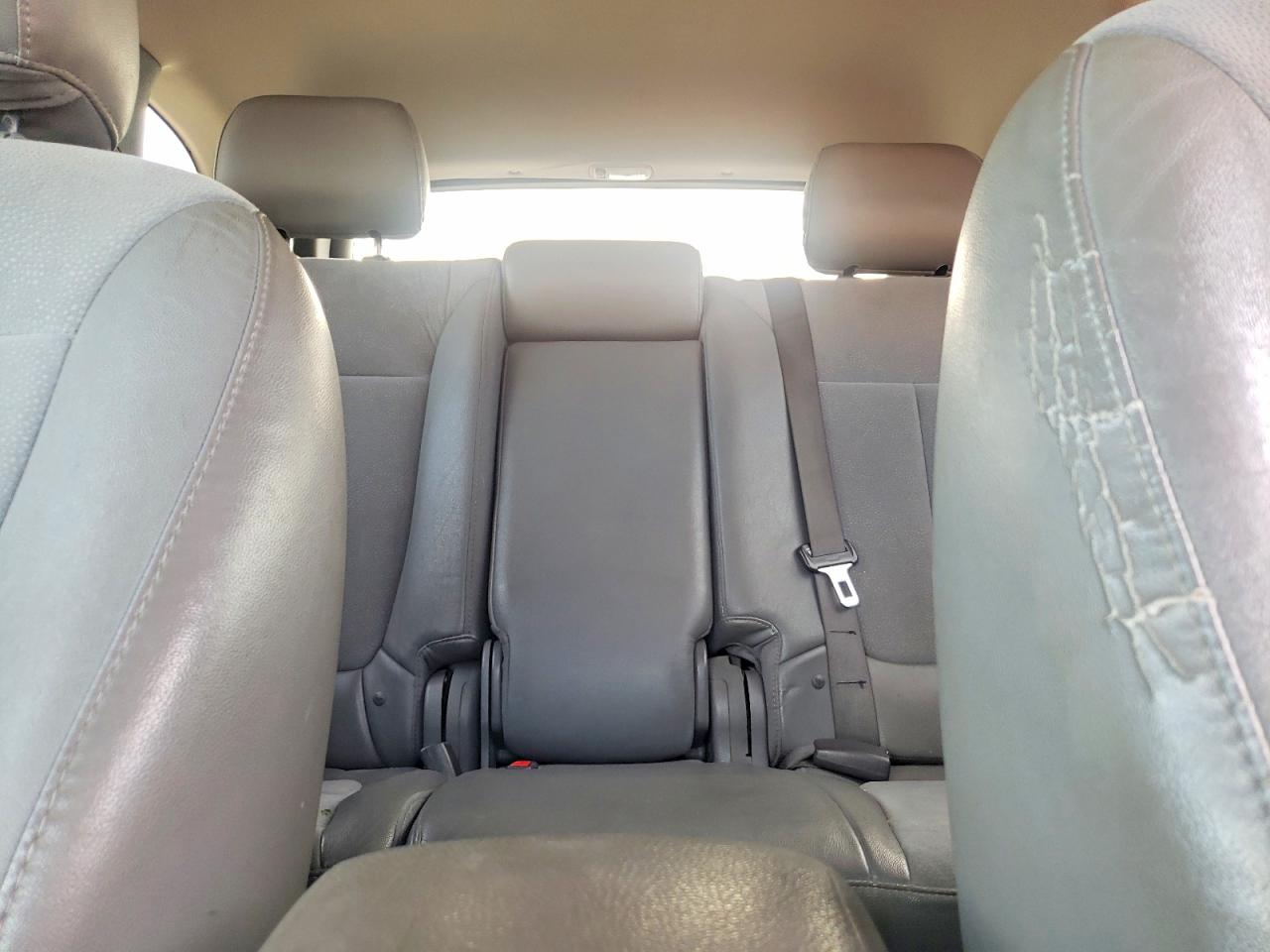 2011 HYUNDAI SANTA FE SE photo 19