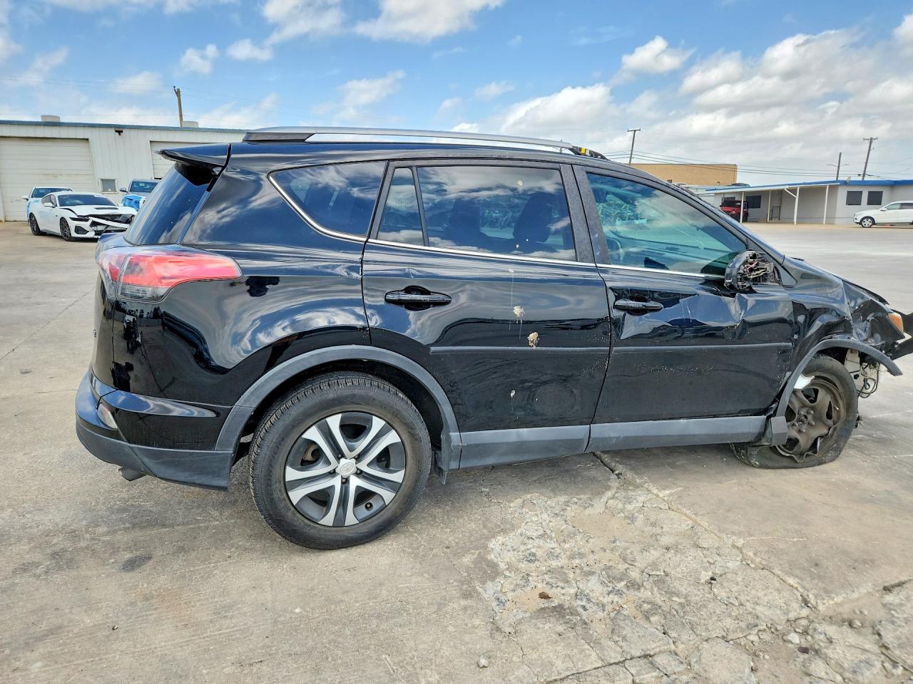2017 TOYOTA RAV4 LE photo 5