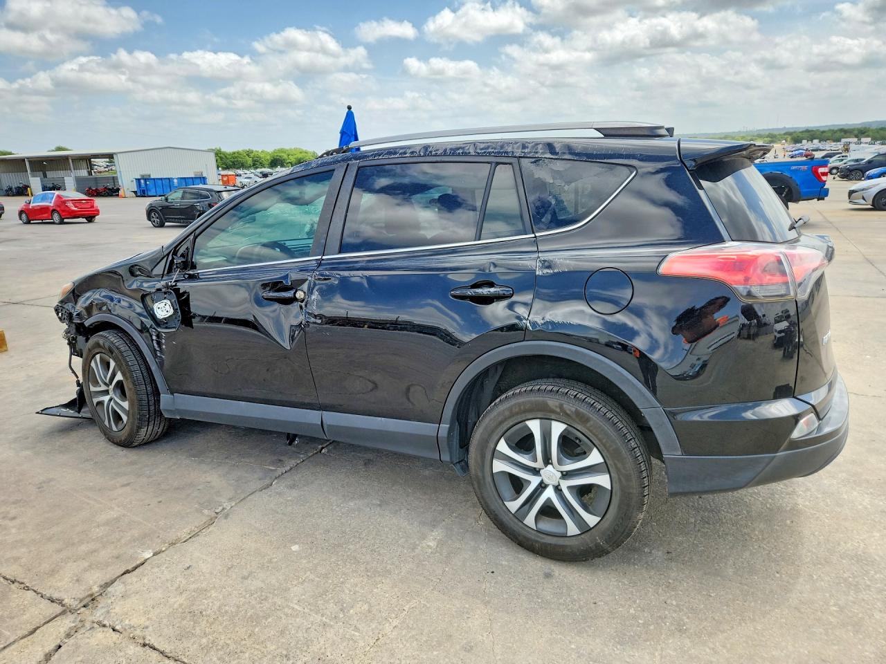 2017 TOYOTA RAV4 LE photo 3