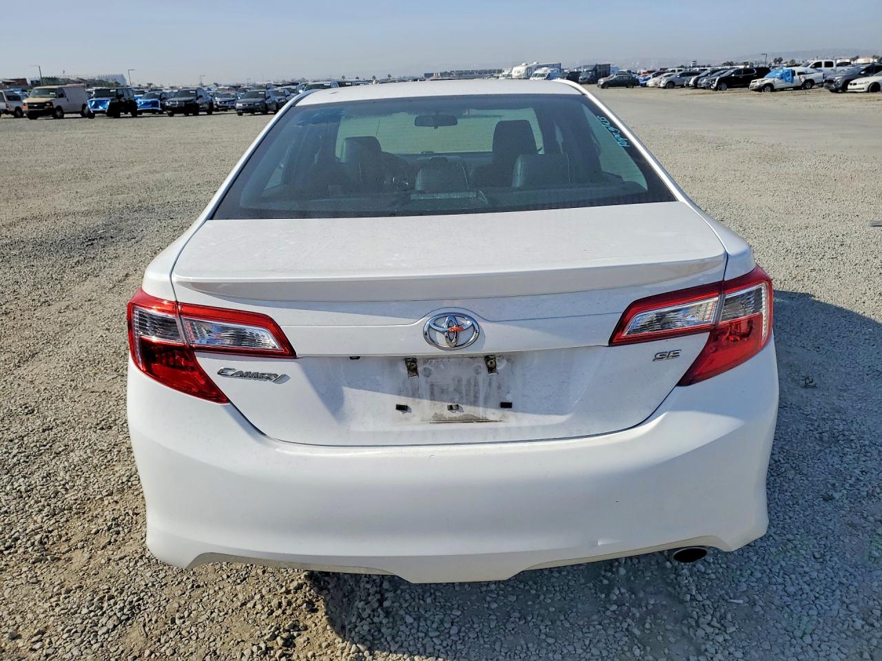 2014 TOYOTA CAMRY SE photo 16