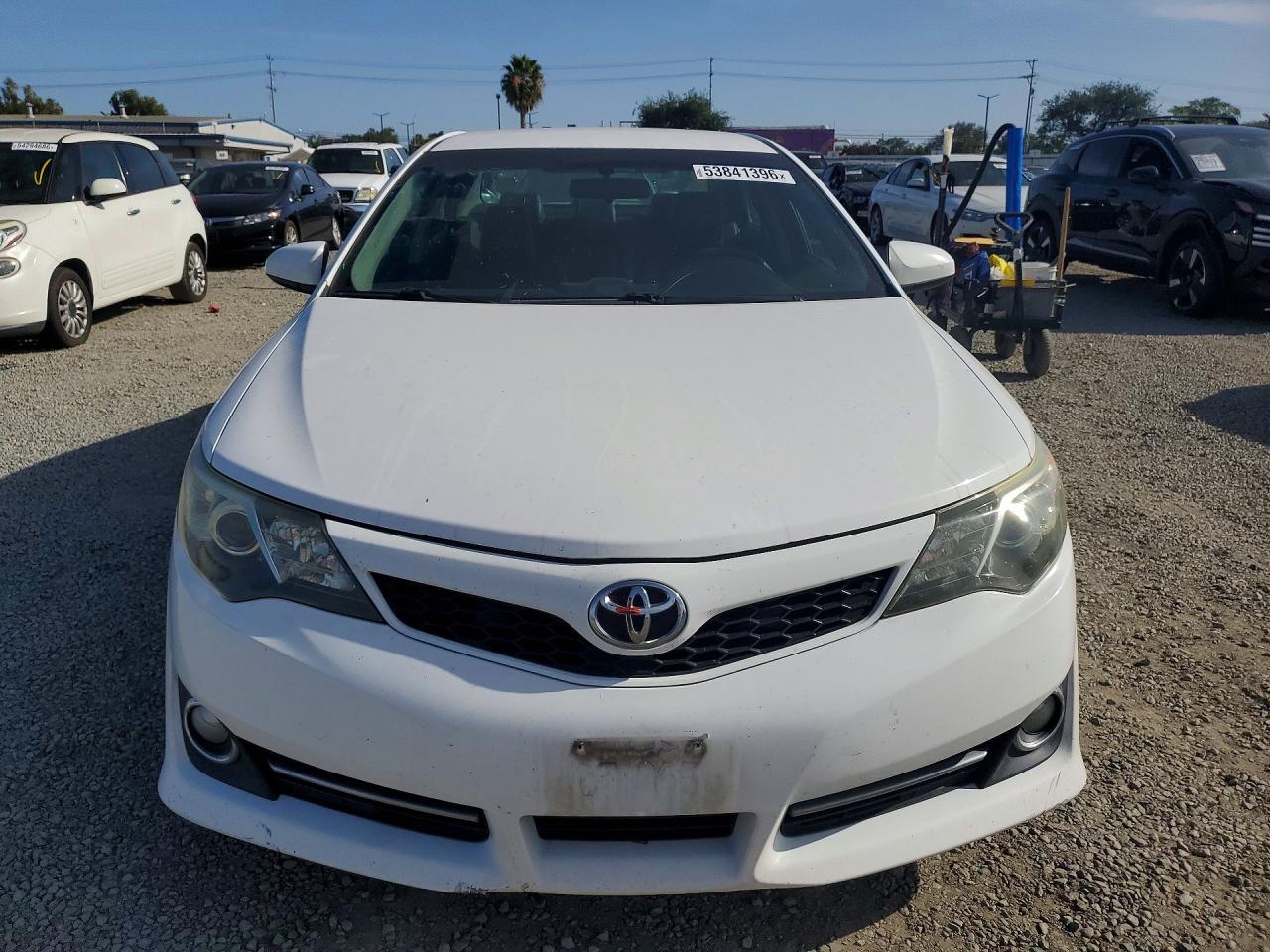 2014 TOYOTA CAMRY SE photo 13