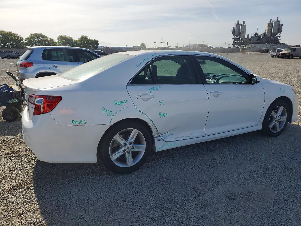 2014 TOYOTA CAMRY SE photo 7