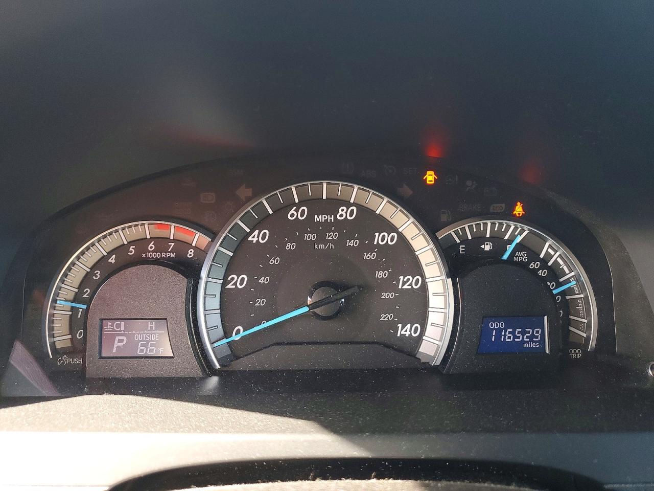 2014 TOYOTA CAMRY SE photo 25