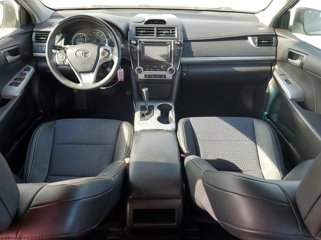 2014 TOYOTA CAMRY SE photo 22
