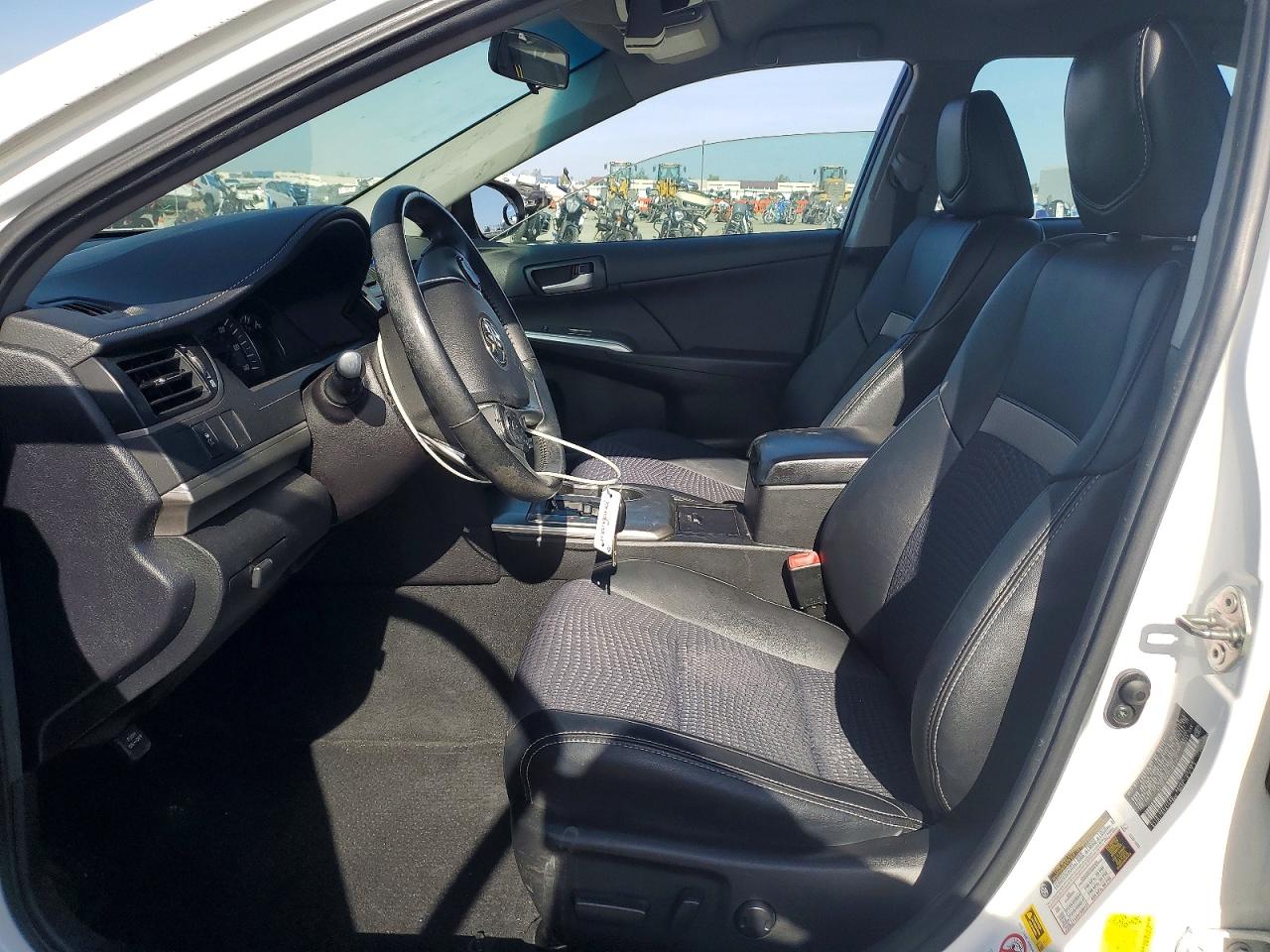 2014 TOYOTA CAMRY SE photo 19