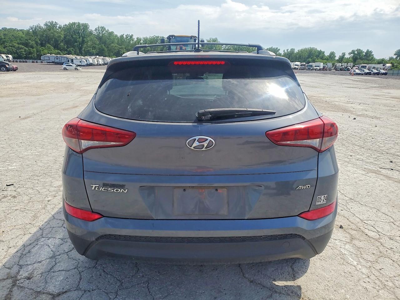 2016 HYUNDAI TUCSON SE photo 11