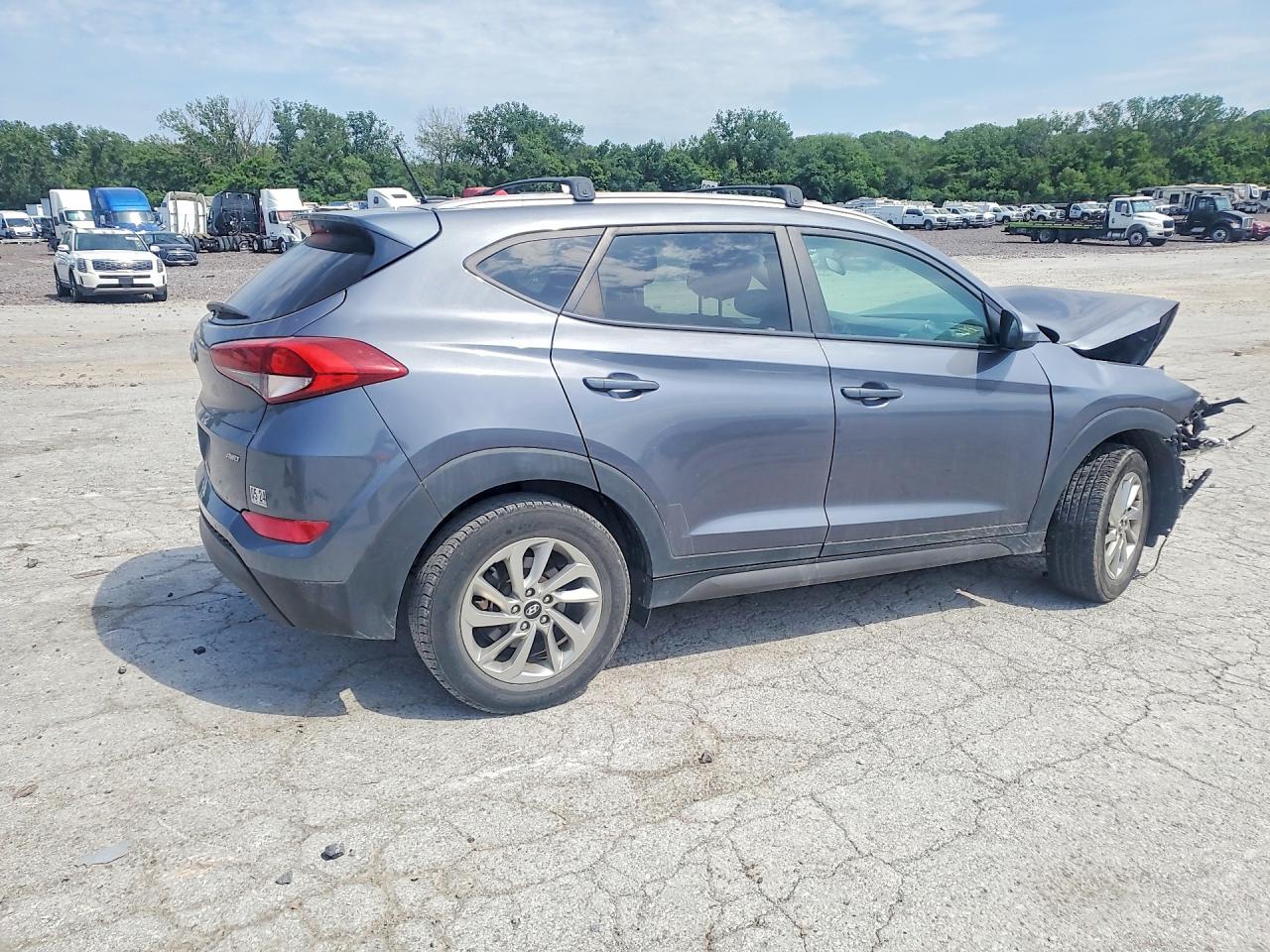 2016 HYUNDAI TUCSON SE photo 5