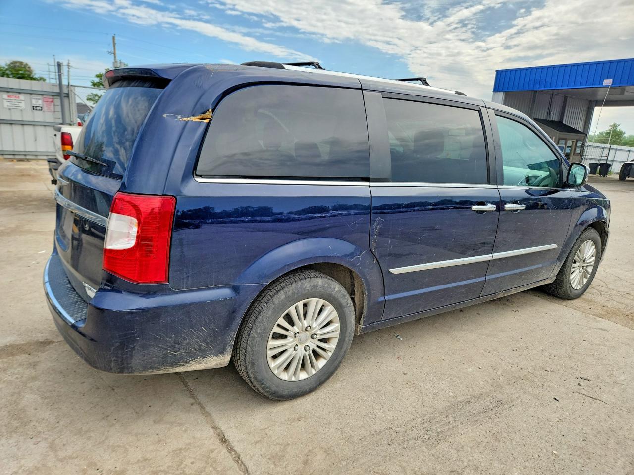 2012 CHRYSLER TOWN & COUNTRY LIMITED photo 3