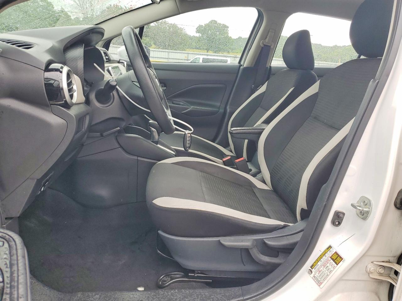 2020 NISSAN VERSA SV photo 7