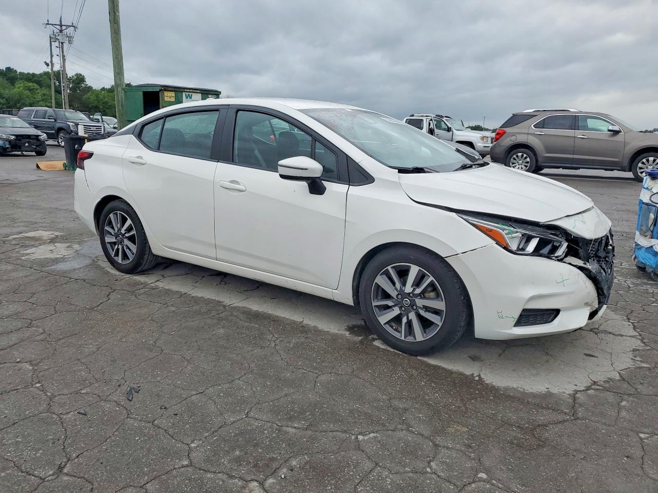 2020 NISSAN VERSA SV photo 4