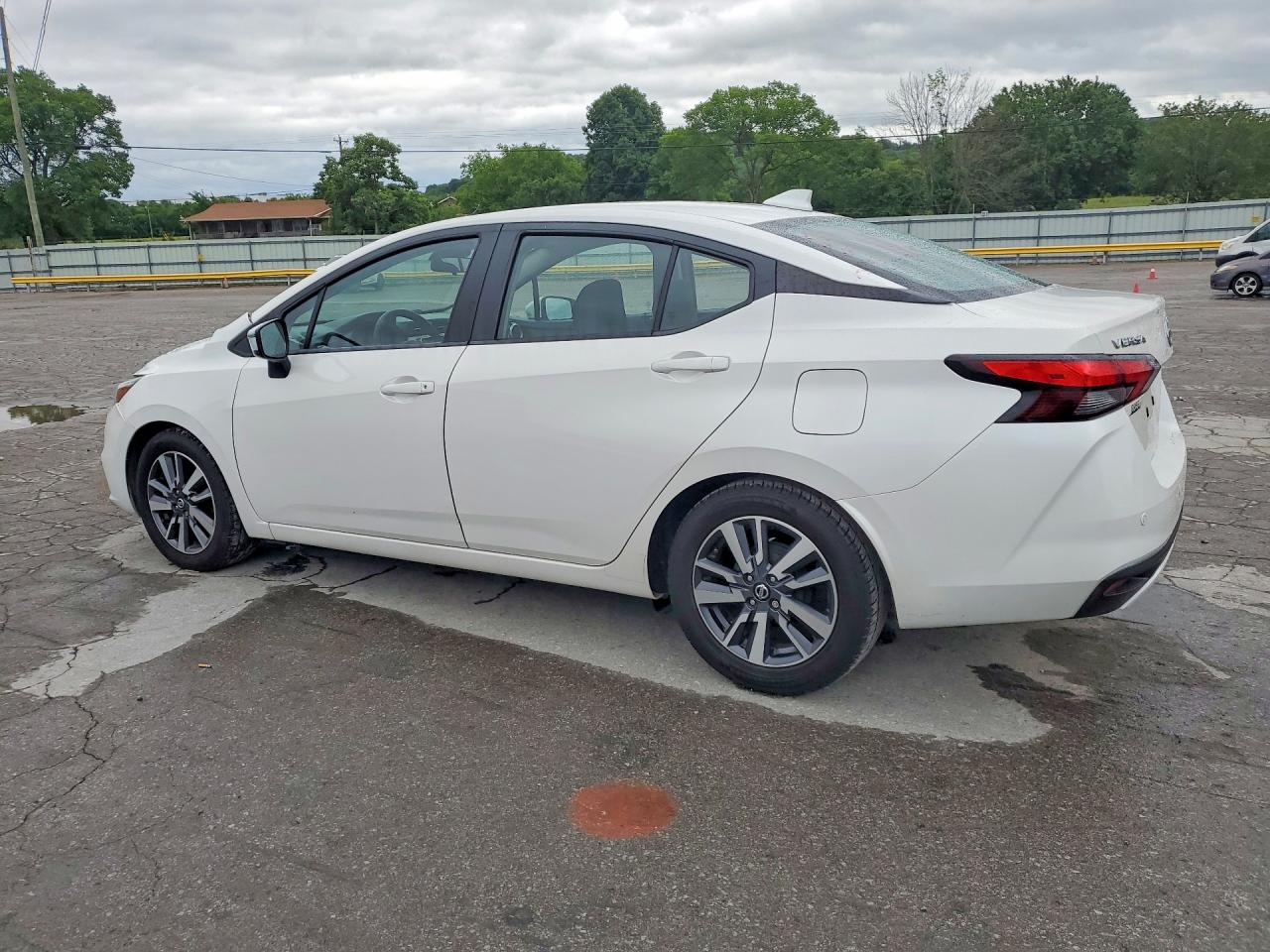 2020 NISSAN VERSA SV photo 2