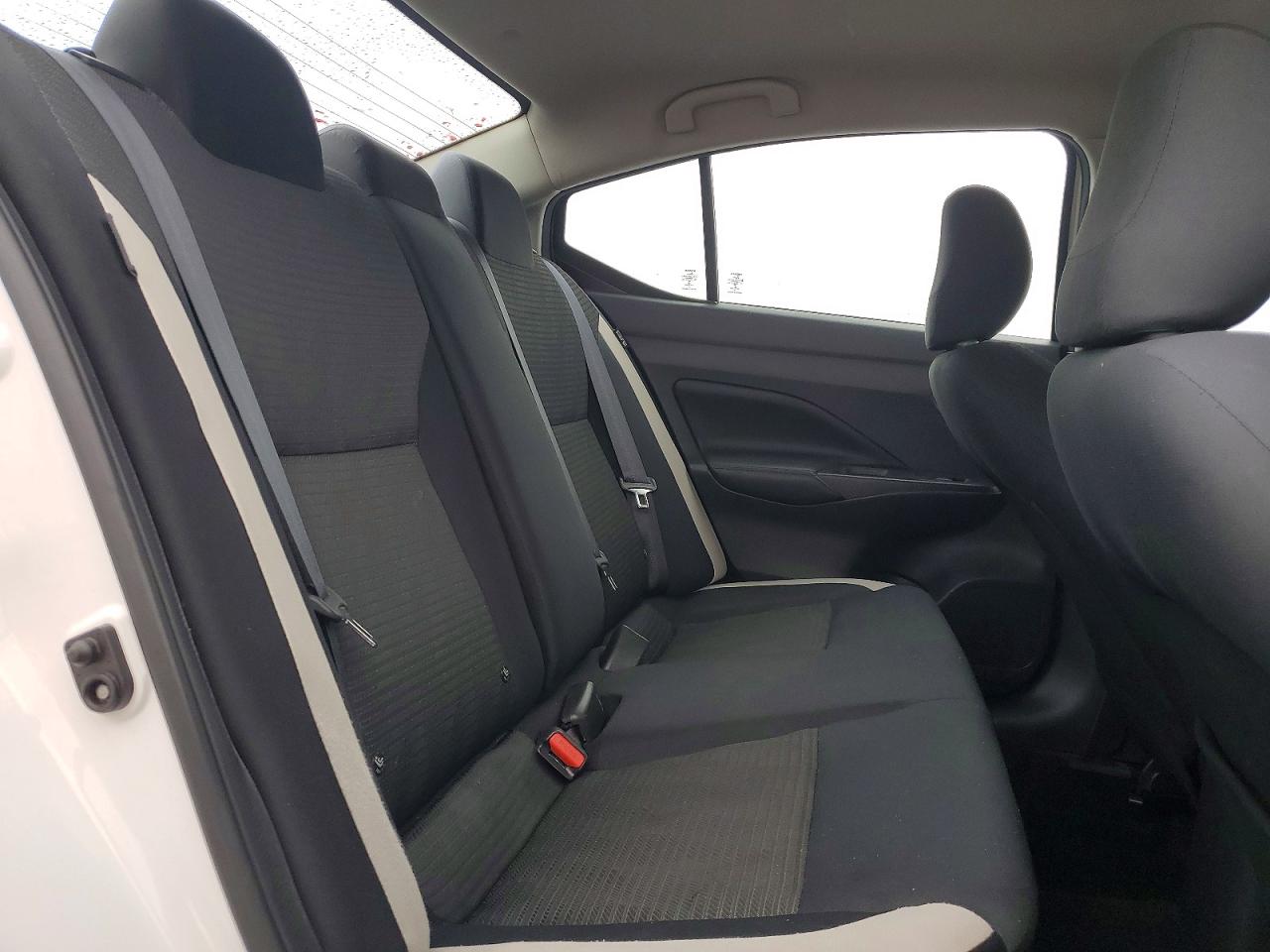 2020 NISSAN VERSA SV photo 10