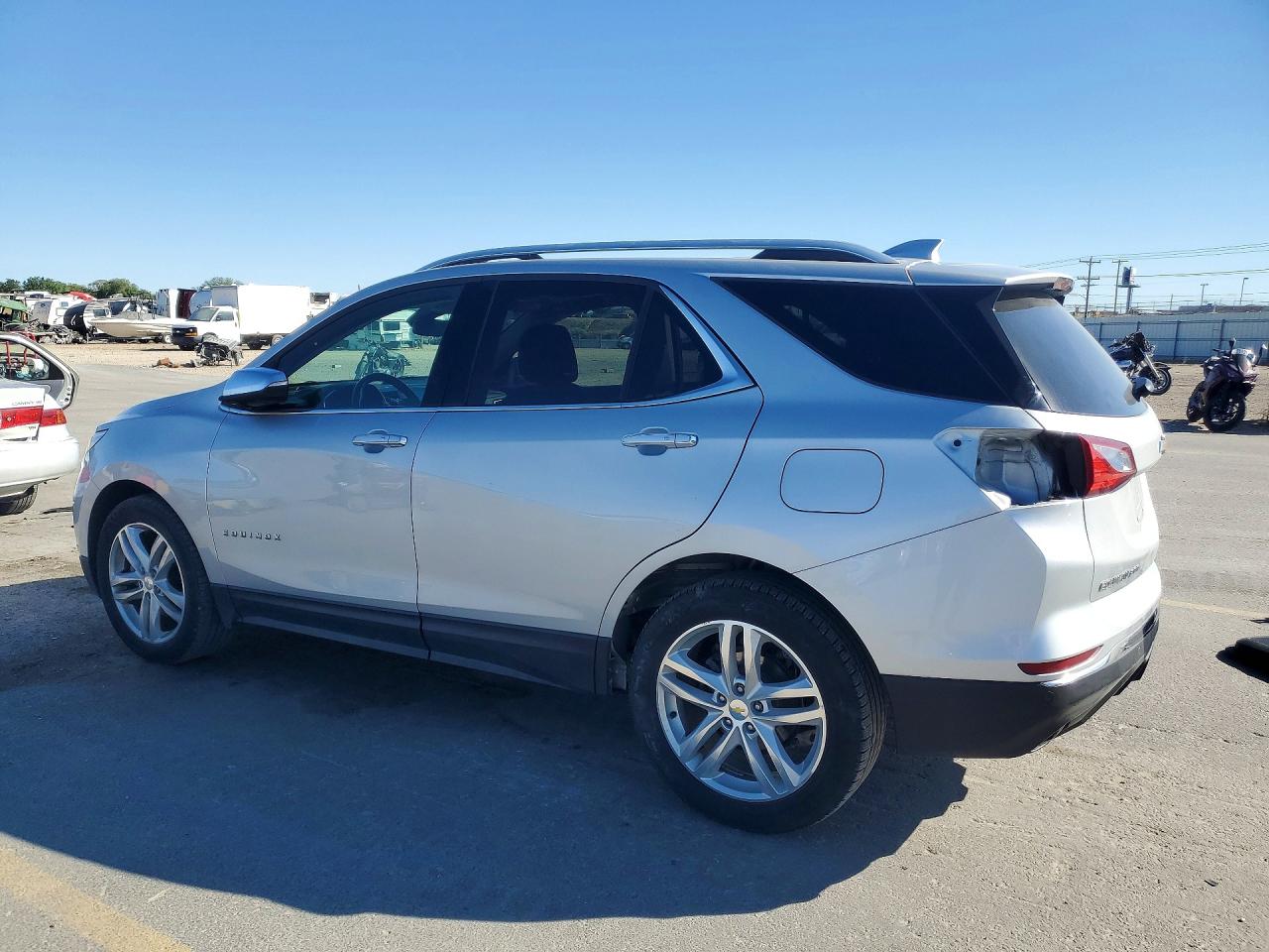 2018 CHEVROLET EQUINOX PREMIER photo 2