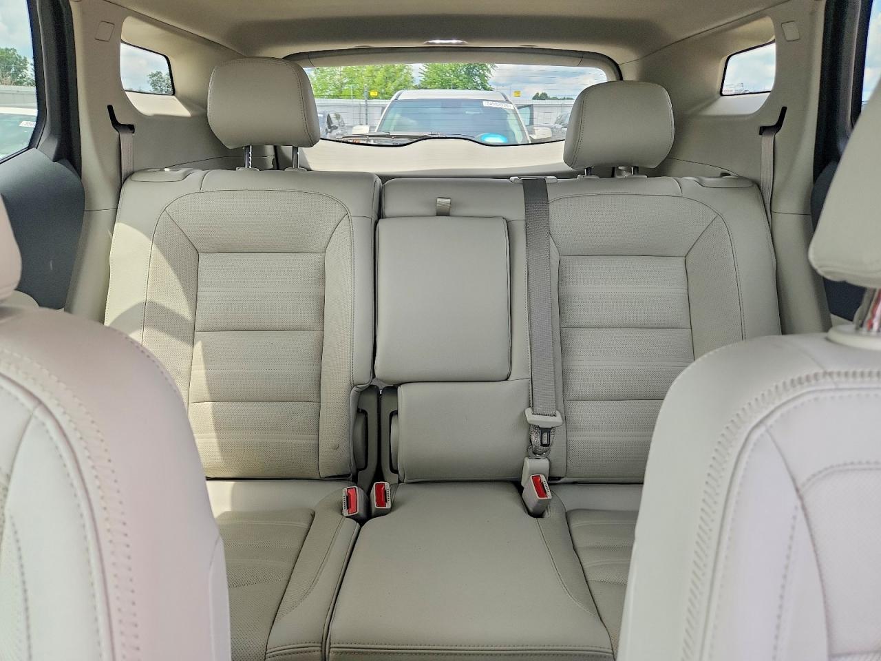 2024 GMC TERRAIN DENALI photo 10