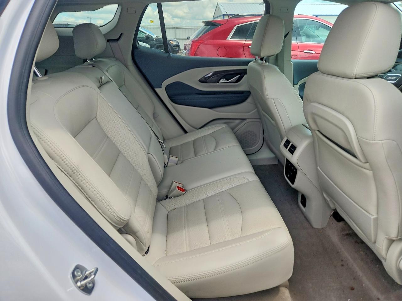 2024 GMC TERRAIN DENALI photo 11