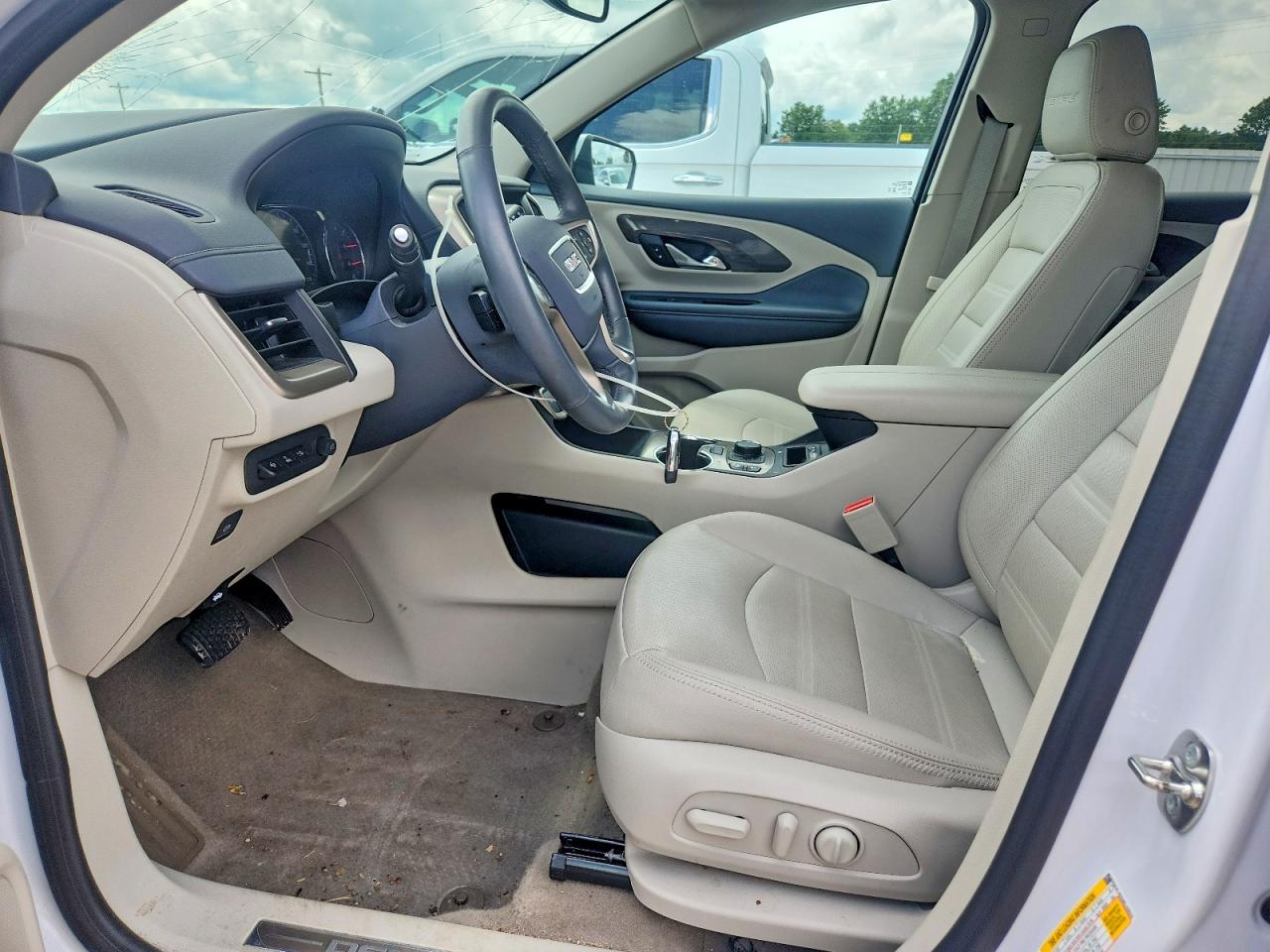 2024 GMC TERRAIN DENALI photo 7