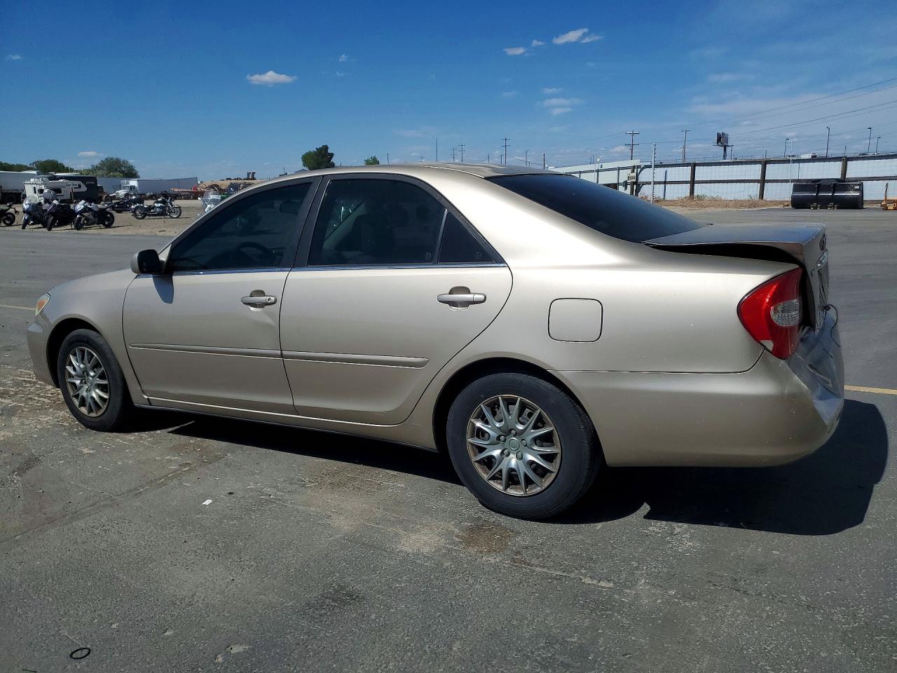 2003 TOYOTA CAMRY LE photo 3