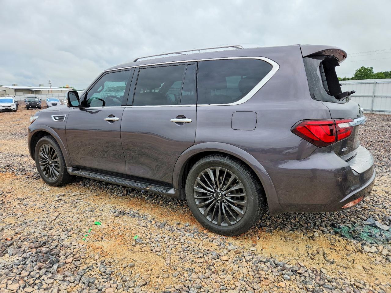2022 INFINITI QX80 SENSORY photo 2