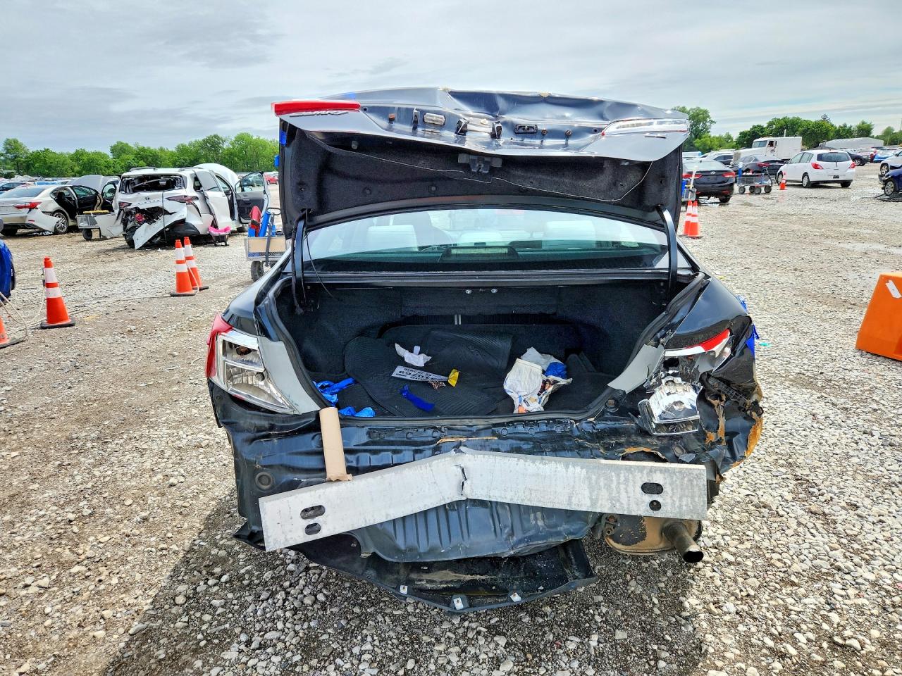 2012 TOYOTA CAMRY LE photo 16