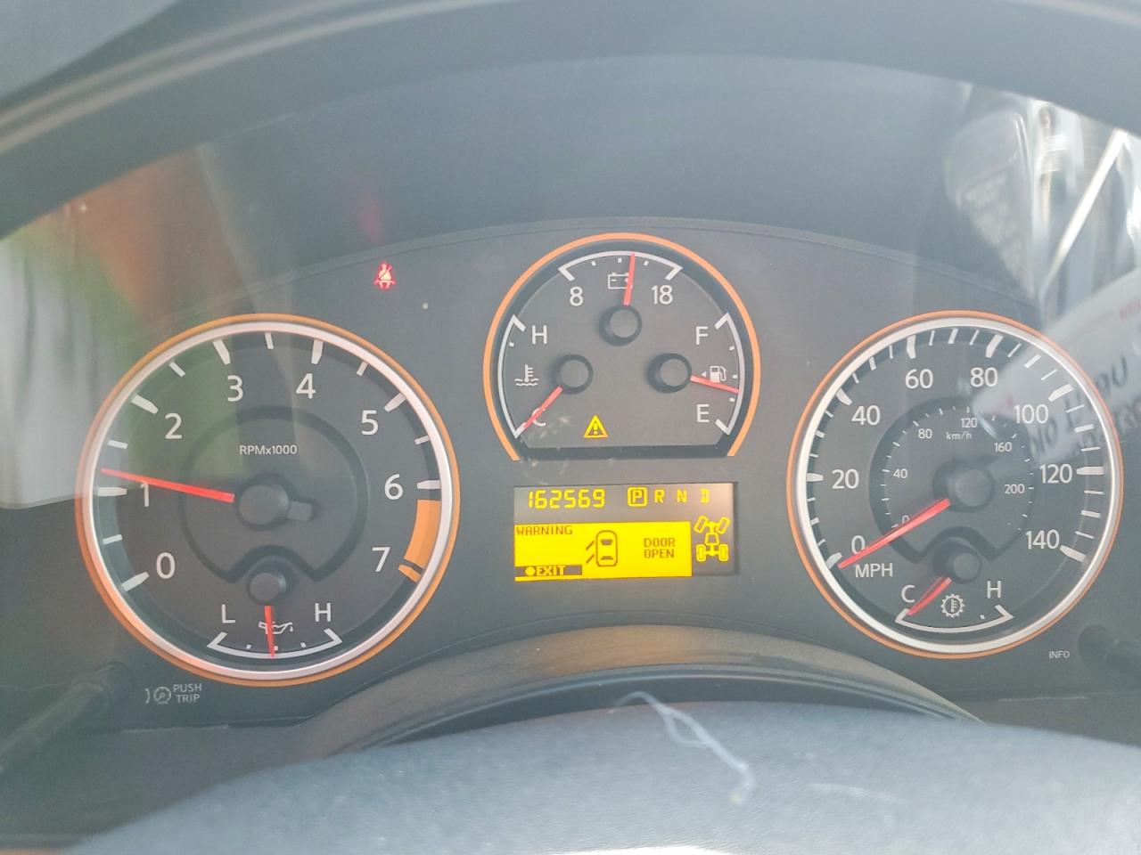 2010 NISSAN TITAN SE photo 25