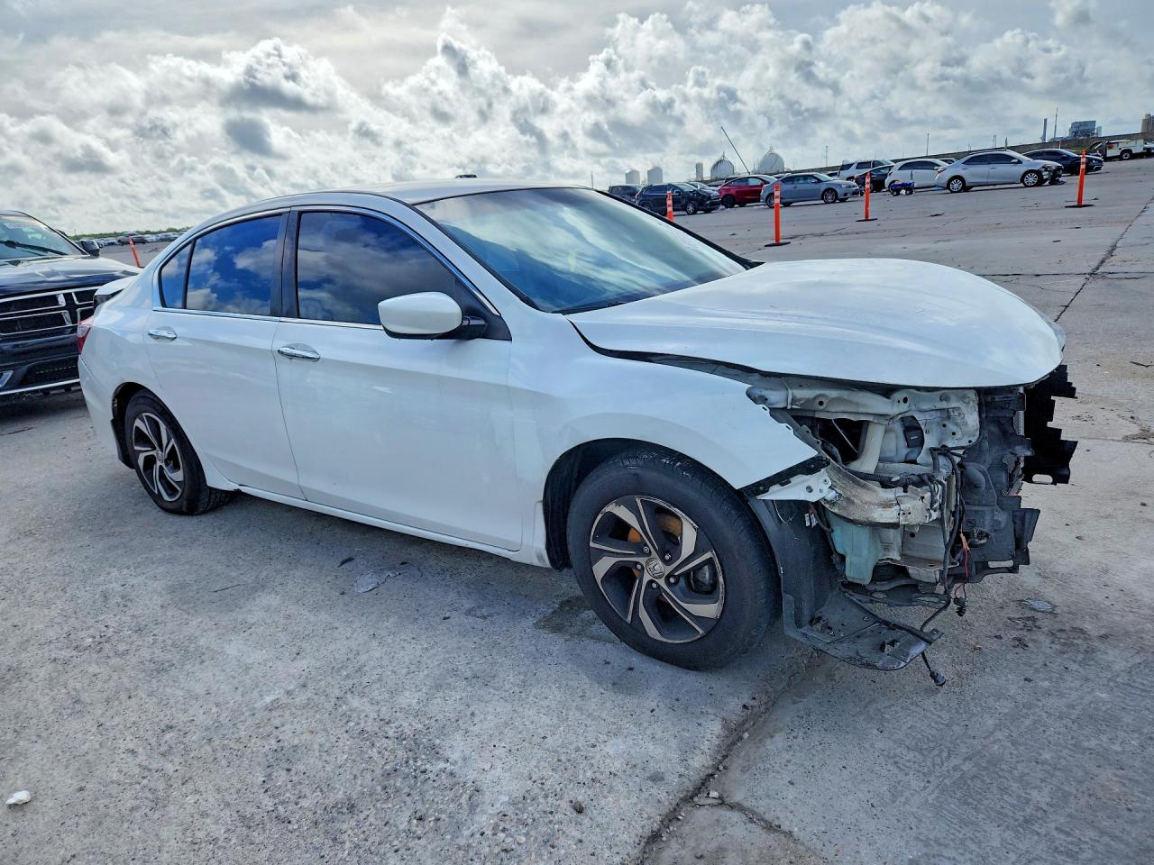 2016 HONDA ACCORD LX photo 4