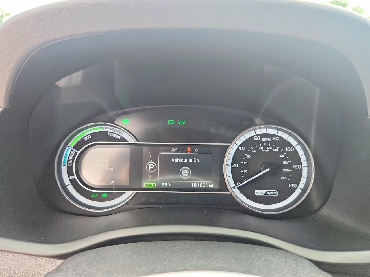 2017 KIA NIRO LX photo 9