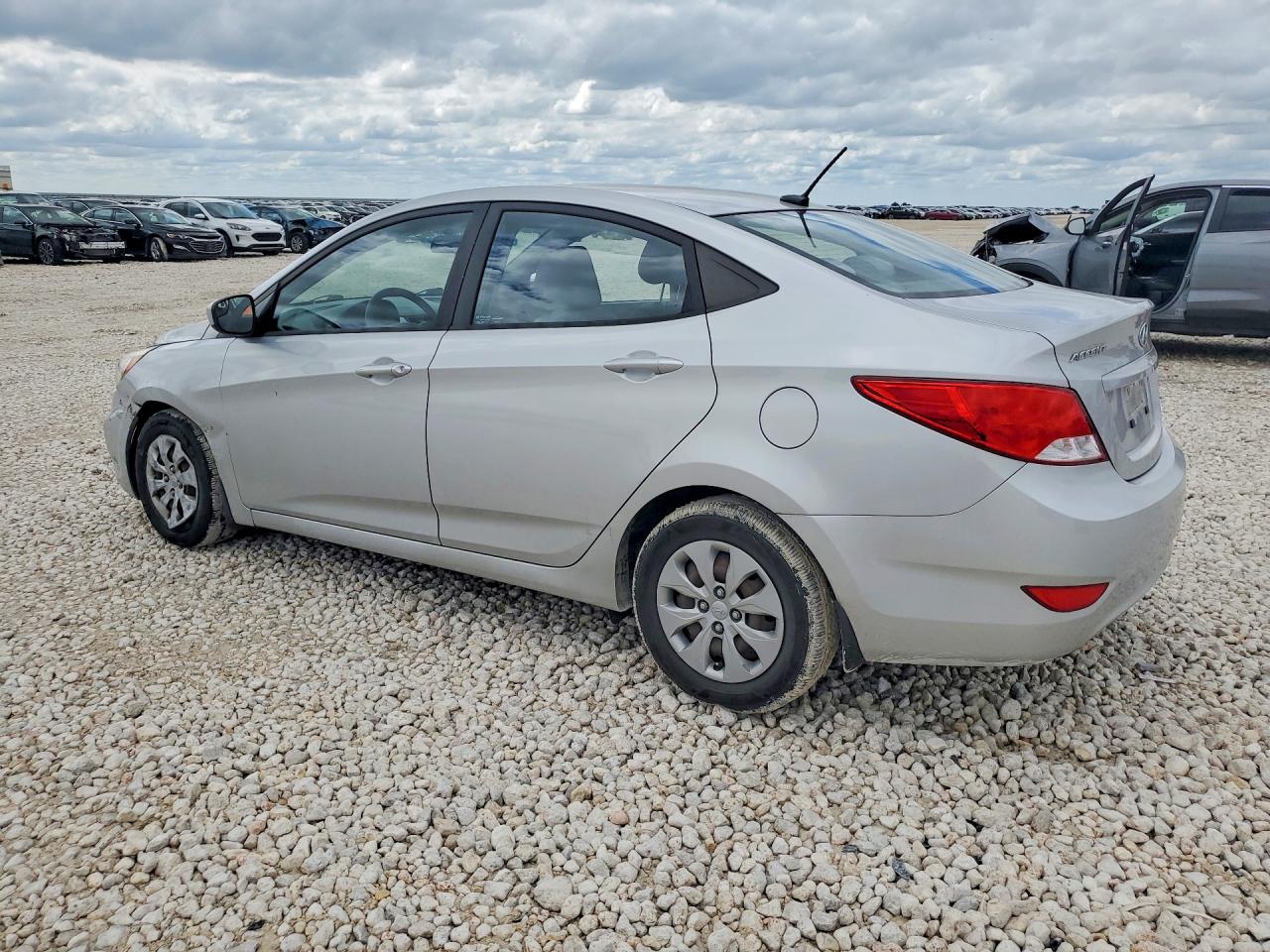 2015 HYUNDAI ACCENT GLS photo 4