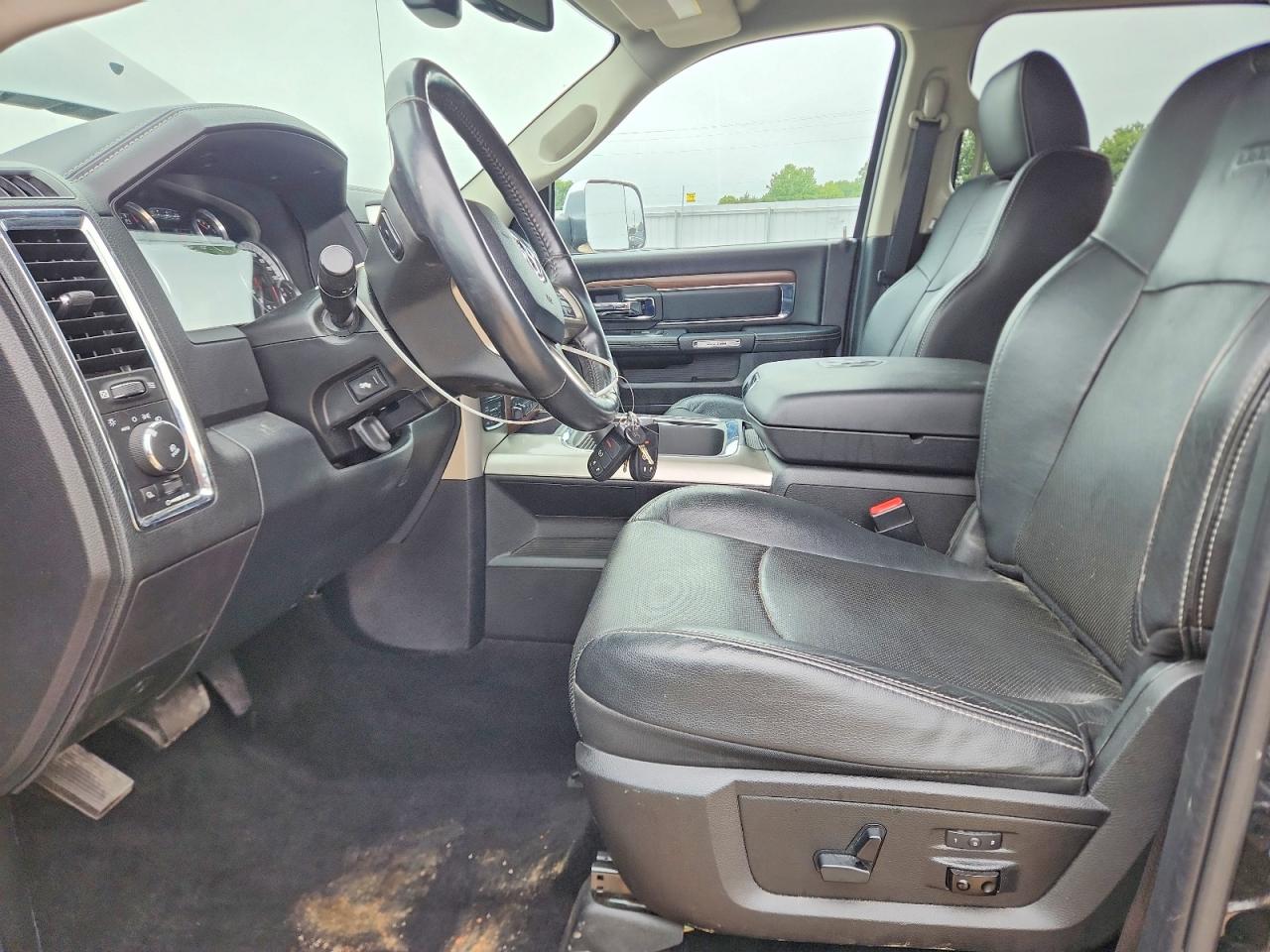 2016 RAM 1500 LARAMIE photo 19