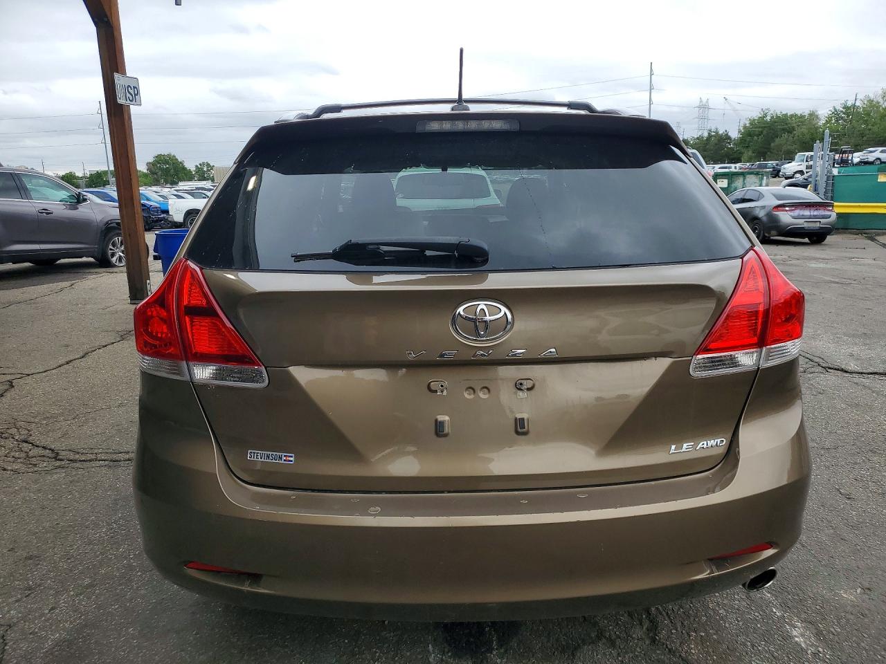 2012 TOYOTA VENZA LE photo 16