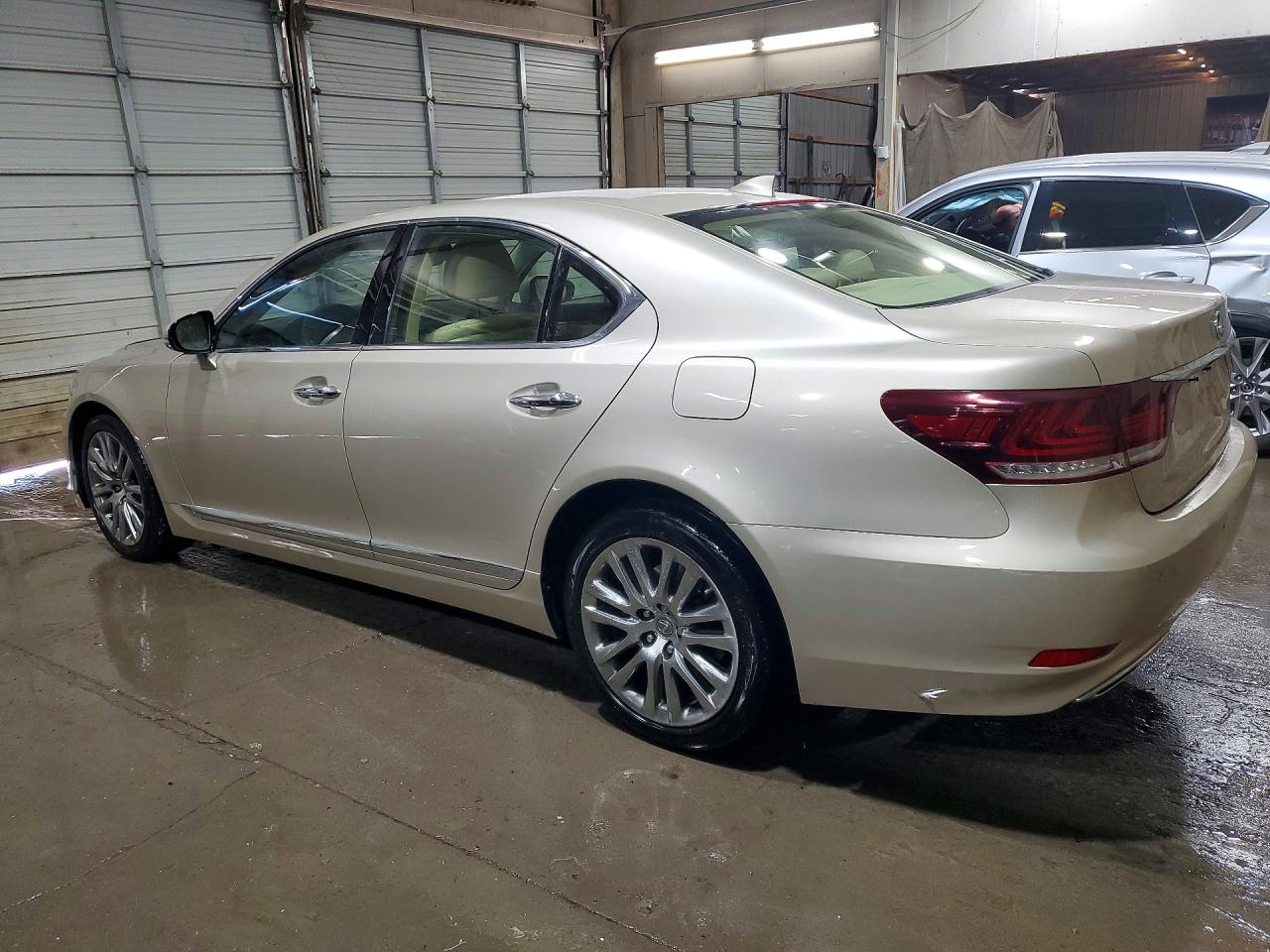 2015 LEXUS LS 460 photo 3