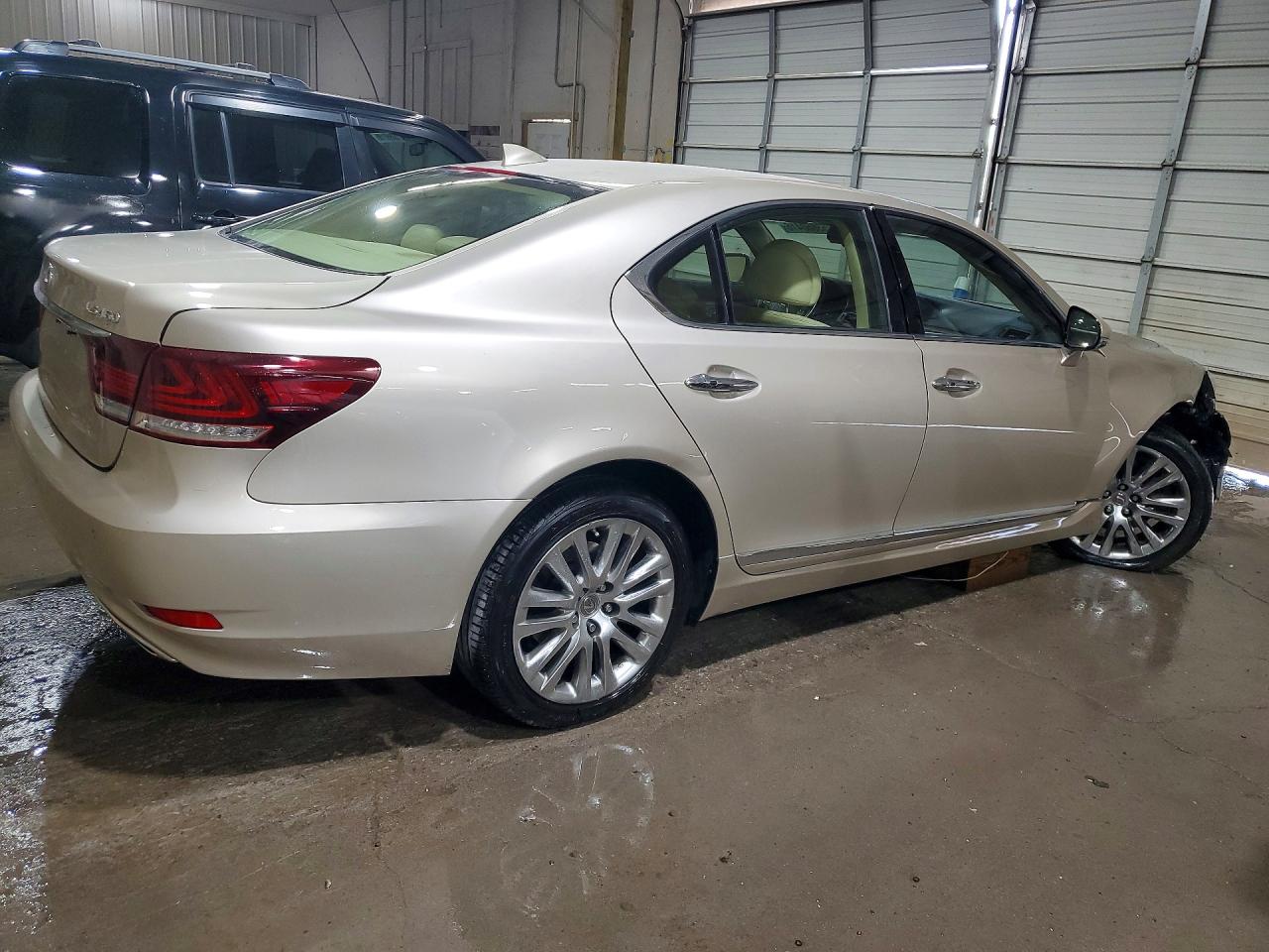 2015 LEXUS LS 460 photo 5