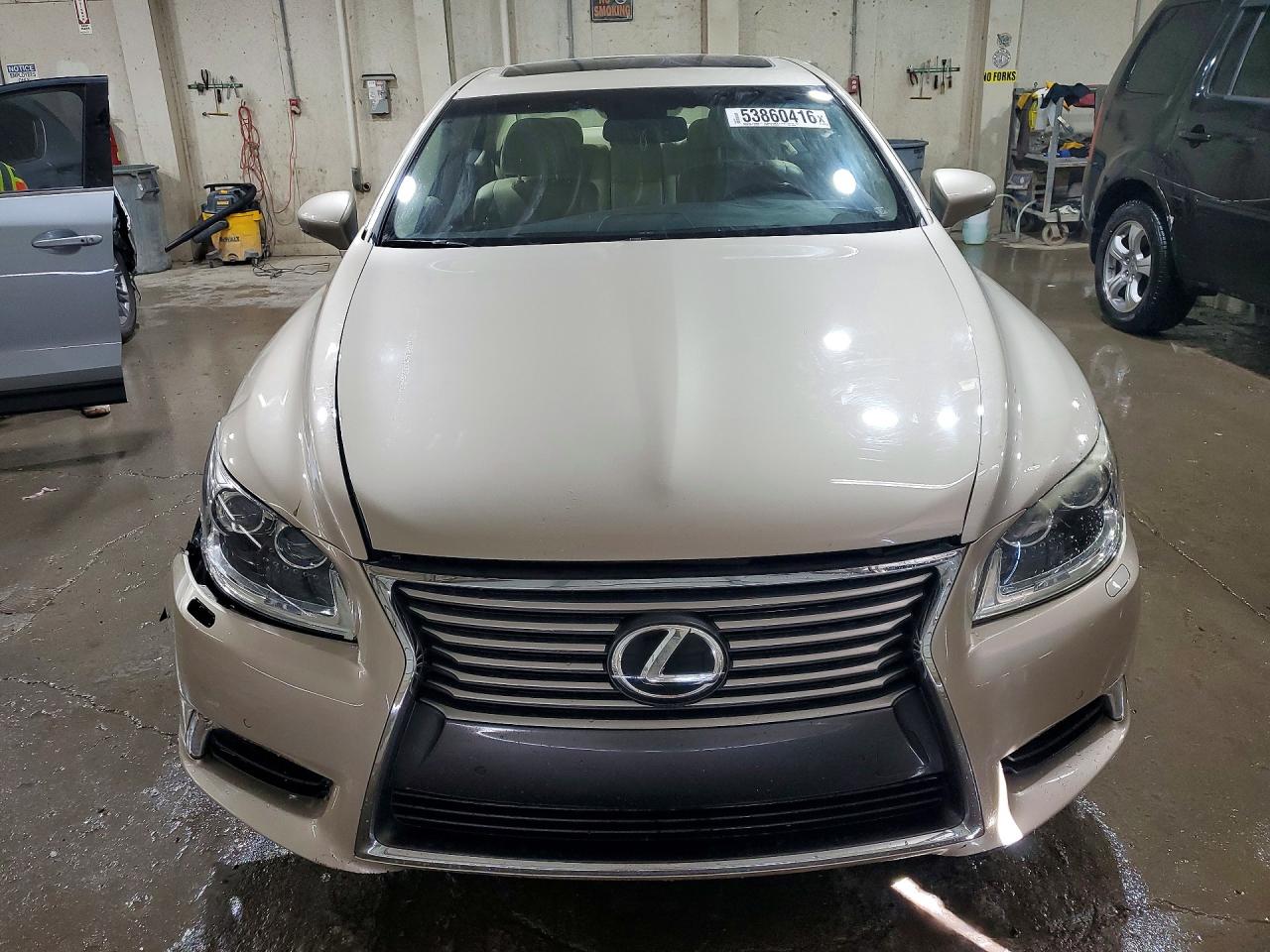 2015 LEXUS LS 460 photo 9