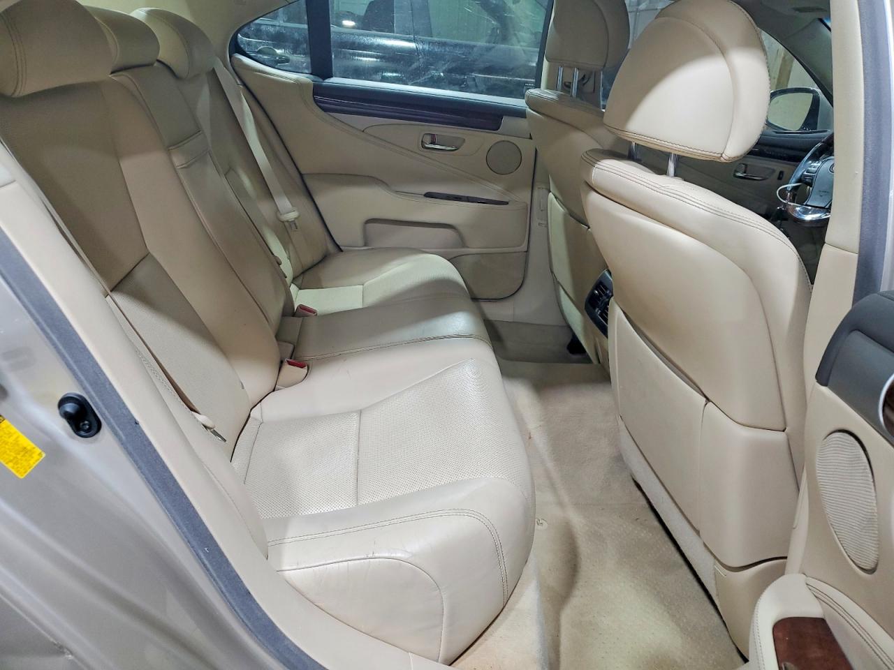 2015 LEXUS LS 460 photo 19