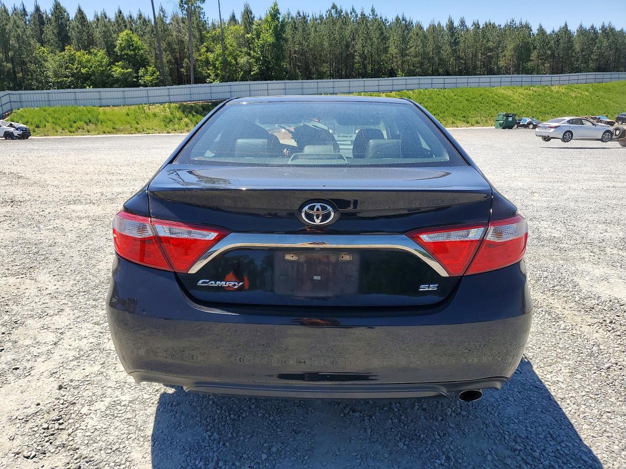 2017 TOYOTA CAMRY SE photo 11