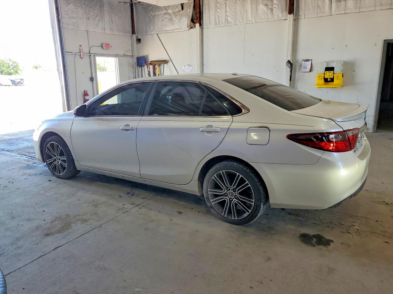 2016 TOYOTA CAMRY SPECIAL EDITION photo 3