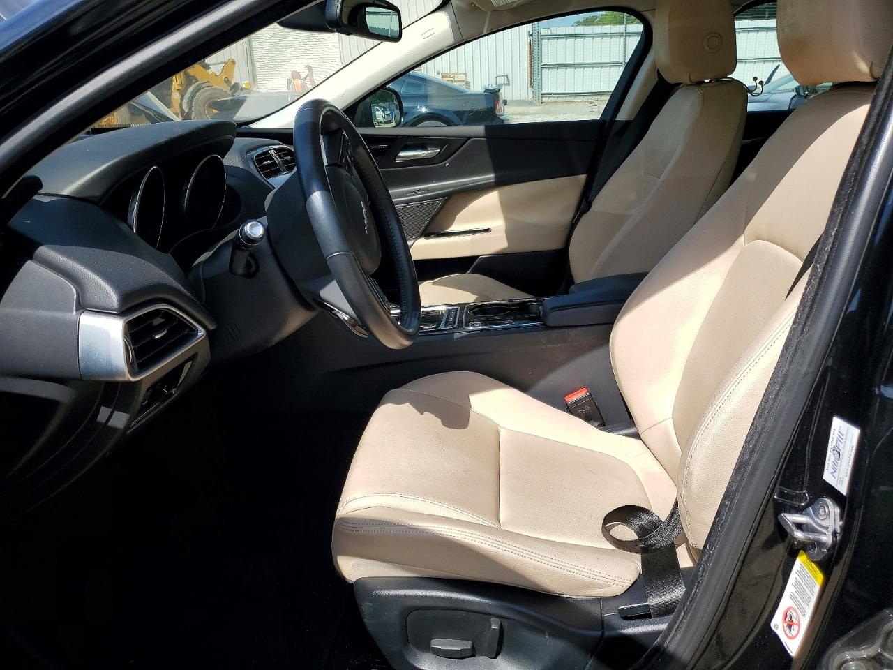 2017 JAGUAR XE PREMIUM photo 13