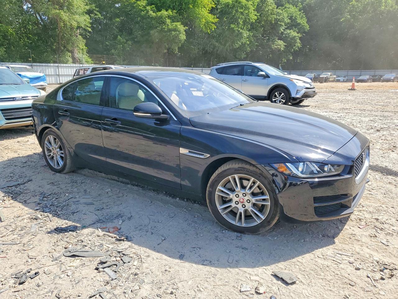 2017 JAGUAR XE PREMIUM photo 7