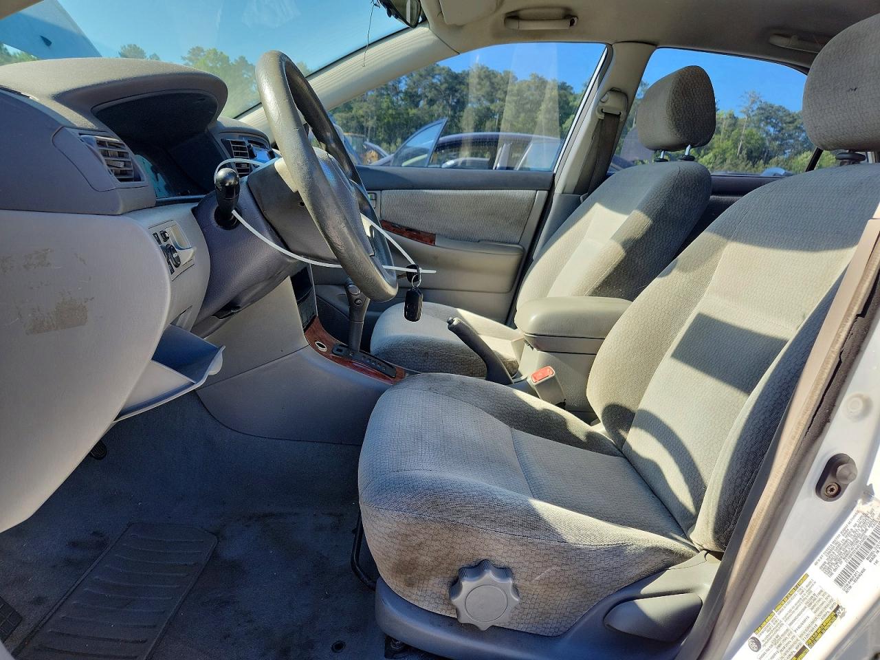 2004 TOYOTA COROLLA LE photo 19
