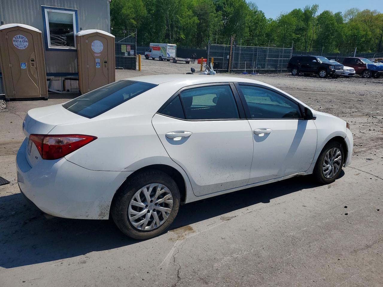 2018 TOYOTA COROLLA LE photo 5