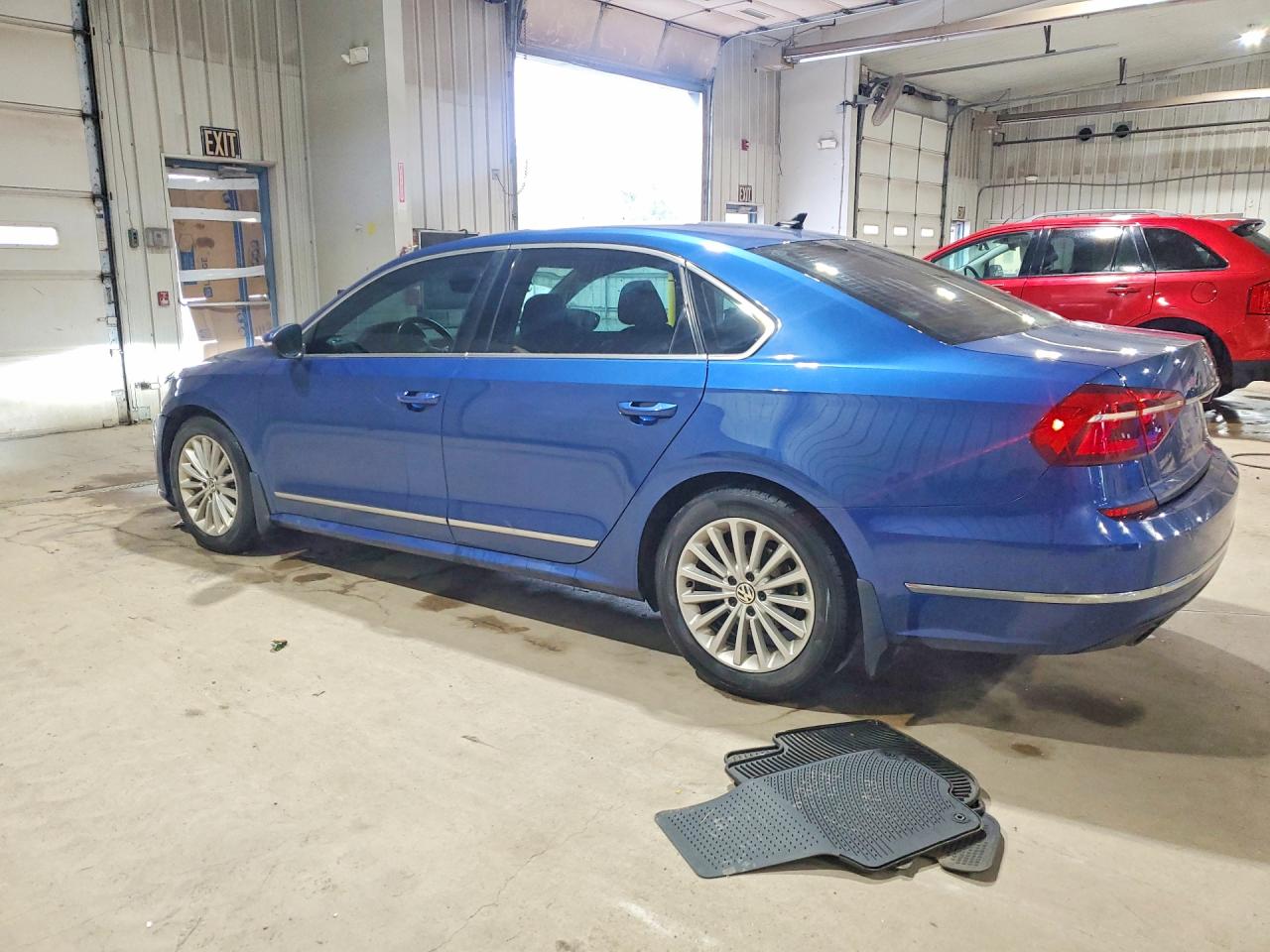 2017 VOLKSWAGEN PASSAT SE photo 3