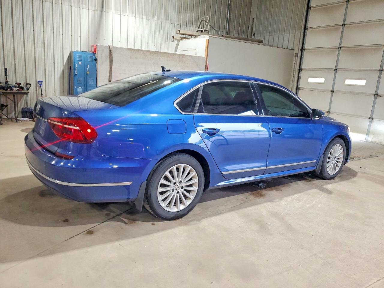 2017 VOLKSWAGEN PASSAT SE photo 5