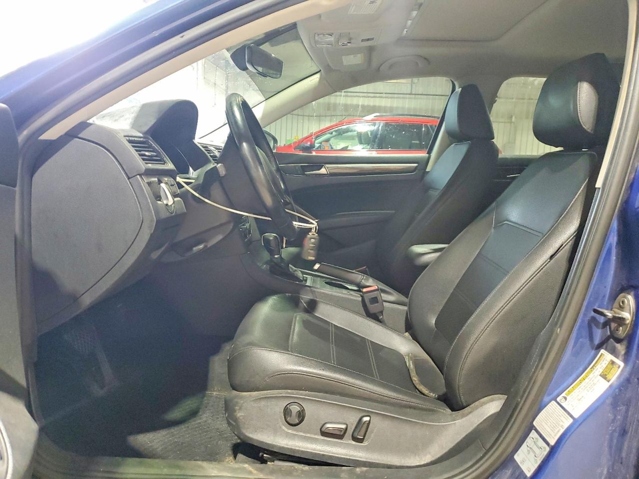2017 VOLKSWAGEN PASSAT SE photo 13
