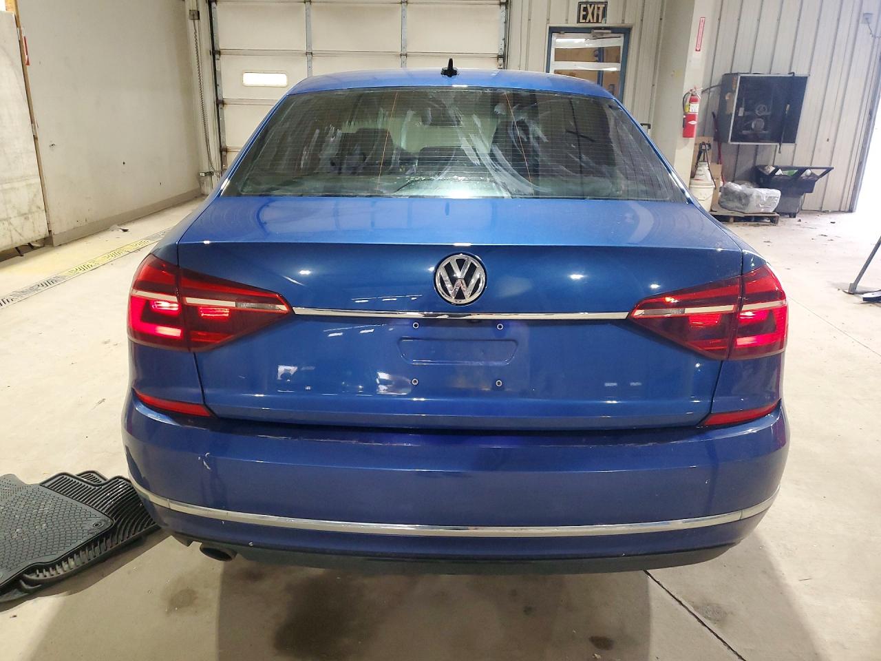 2017 VOLKSWAGEN PASSAT SE photo 11