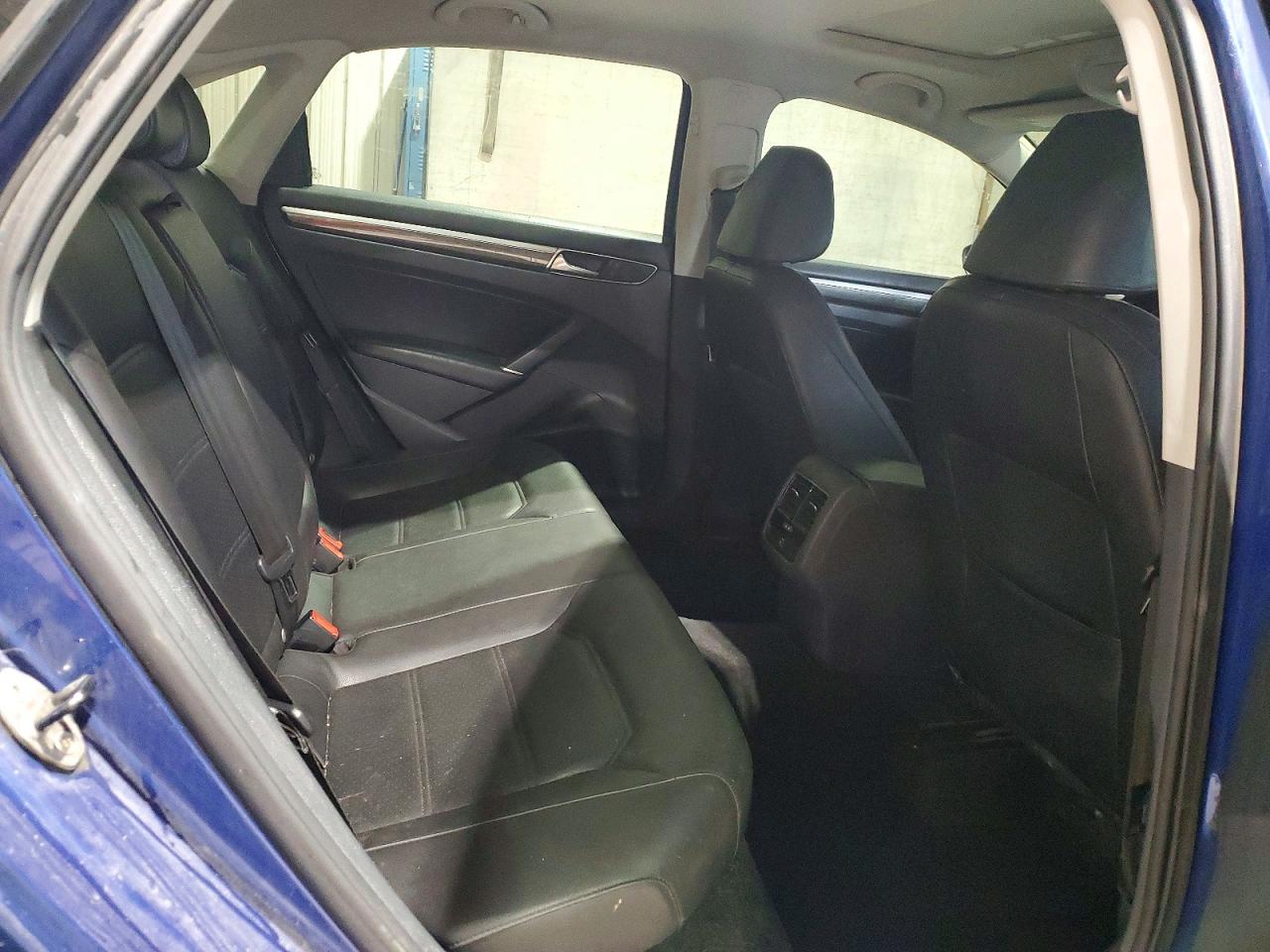 2017 VOLKSWAGEN PASSAT SE photo 19