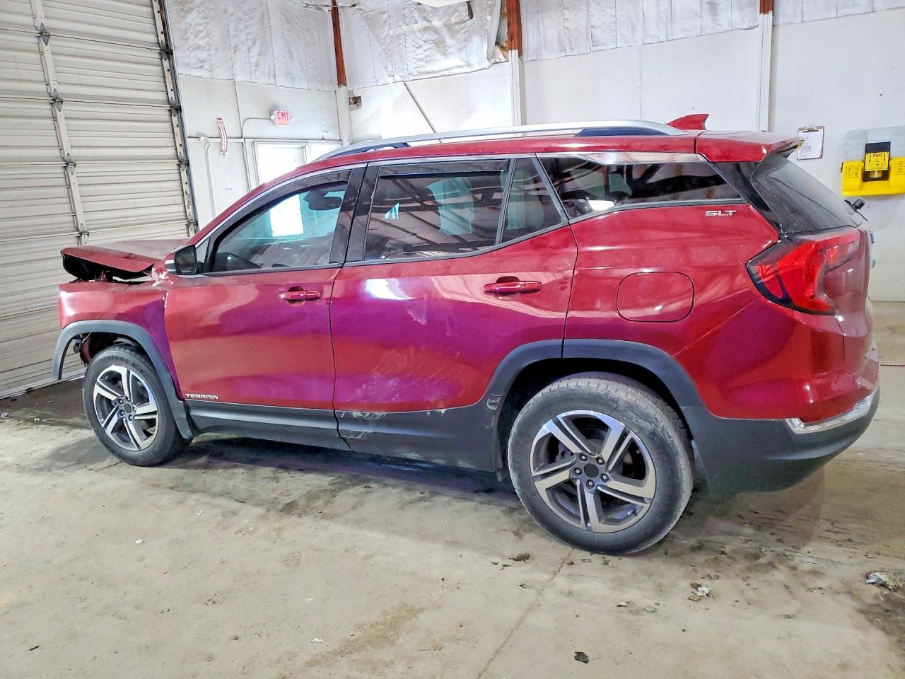 2019 GMC TERRAIN SLT photo 2